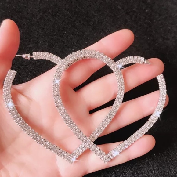 White Gold Heart ❤️ Earrings - Picture 2 of 5